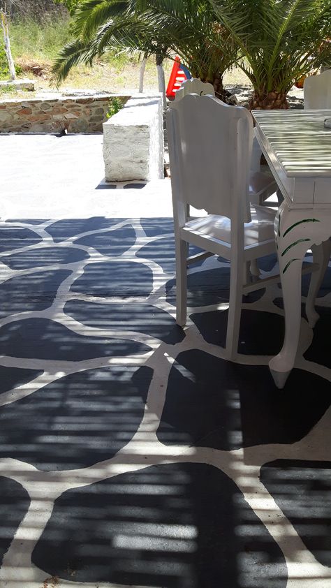 Painted Patio Floor, Greek Style Kitchen, Greek Patio, Villa Patio, Stone Patio Designs, Greece House, Greek Villa, Concrete Patio Makeover, Patio Floor