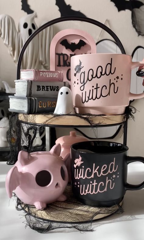 Kawaii Goth Decor, Goth Thanksgiving Decor, Pink Halloween Kitchen, Pink And Black Kitchen Decor, Black And Pink House Decor, Pastel Goth Living Room, Pink Goth Decor, Black And Pink Kitchen, Cute Goth Art