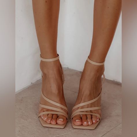 Covet Shoes Gigi Nude Heels Size 39 / Us 8.5 - 3 Ultra Soft Toe Straps - Super Soft Ankle Strap W Gold Buckle - Padded Insole - Inset Flared Heel - Square Toe - Heel Height 10 Cm / 3.9 In * Premium Leather-Like Upper * Premium Leather-Like Lining * Premium Rubber Sole * Weather Resistant * Chunky Block Heel * Vegan Friendly New + Box * Box And Shoe Slightly Damaged In Shipment (See Pics) $75 Heels For Grass Wedding, Bridesmaid Shoes Nude, Nude Bridesmaid Shoes, Nude Shoes Wedding, Nude Heels Wedding, Football Dinner, Nude Wedding Shoes, Khaki Heels, Bridesmaid Sandals