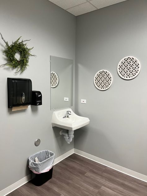 Chiropractic Office Decor, Lounge Bathroom, Design Clinic, Work Bathroom, Half Bath Design, Commercial Bathroom Designs, Lactation Room, Edward Jones, Commercial Space Design