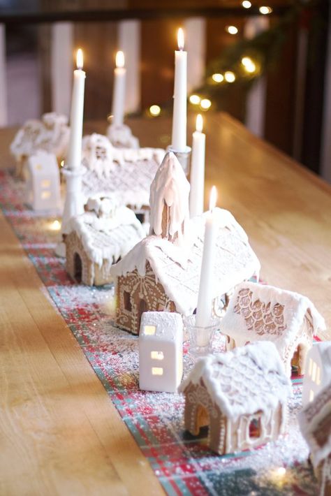 Gingerbread House Candle Holder, Gingerbread House Centerpiece, Gingerbread Kitchen Decorating Ideas, Gingerbread Tablescape, Gingerbread Centerpiece, White Gingerbread House, Gingerbread House Recipe, Mini Gingerbread House, White Candle Sticks