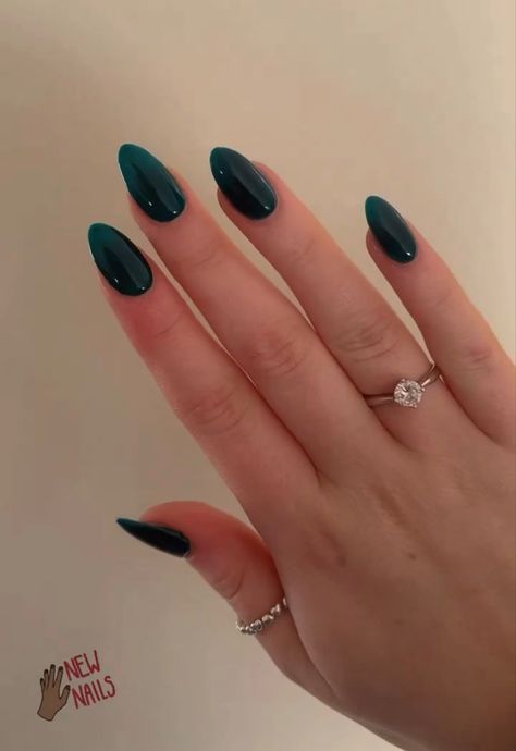 Forest Green Nails Almond Shape, Dark Green Hailey Bieber Nails, Dark Green Snowflake Nails, Medium Dark Nails, Shiny Dark Green Nails, Deep Emerald Green Nails, Deep Green Almond Nails, Dark Green Ombré Nails, Dark Green Round Nails