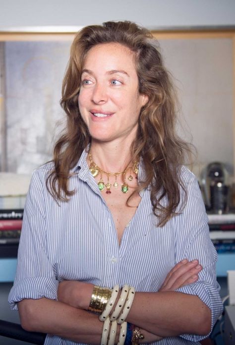 Jewelry designer Aurélie Bidermann in her New York apartment. All jewelry created by her. Street Style Jewelry, Chic Over 50, Charlotte Rampling, Acne Jeans, Aurelie Bidermann, New York Apartment, Harper’s Bazaar, Hand Jewelry, Blouse Styles