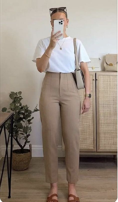 Mode Adidas, Casual Work Outfits Women, Casual College Outfits, Business Casual Outfits For Work, Everyday Fashion Outfits, Casual Day Outfits, Quick Outfits, Elegante Casual, Classy Work Outfits