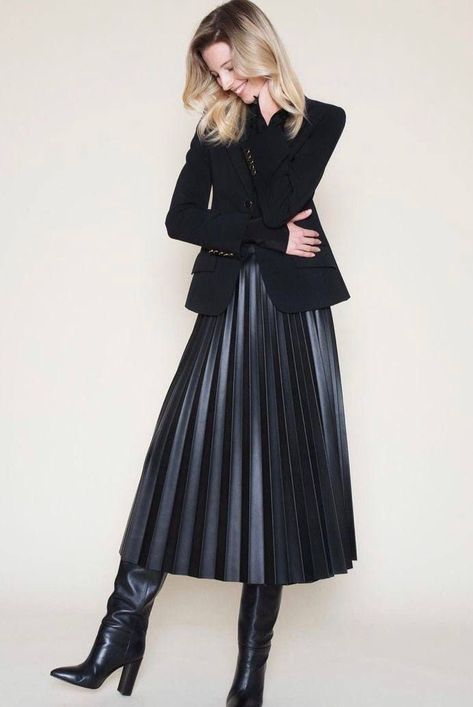 February Fashion, Rok Outfit, Pleated Skirt Outfit, Look Boho Chic, Leather Skirt Outfit, Trend 2024, Best Dress, Mode Casual, Evening Jackets