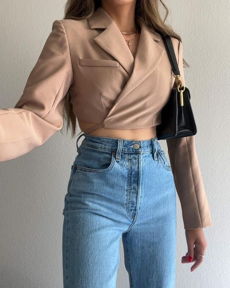 This cropped blazer >>>> 😩❤️❤️ 🔎 Cali Cropped Blazer Tap to shop! 🏷️ women’s cropped blazers. Blazer outfits. Cute blazer outfit idea #blazer #blazeroutfit #croppedblazer #outfits #outfitideas #blazerstyle #blazerjacket #viral #fashionreels #fashiongram #explorepage #itgirl #itgirlaesthetic #pinterestinspired Cute Blazer Outfits, Cropped Blazer Outfit, Led Girls, Cute Blazers, Blazer Outfit, Crop Blazer, Cropped Blazer, Blazer Outfits, Blazer Fashion