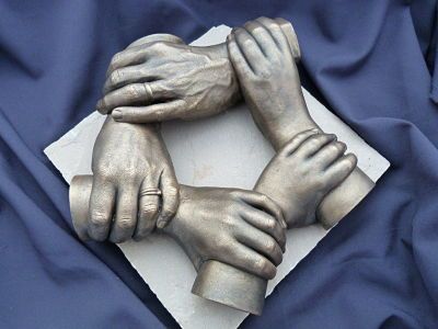 Family Sculpture Ideas, Family Casting Ideas, Hand Casting Ideas Family, Casting Impressions, Casting Sculpture, Family Wreath, Spirit Fingers, Apologizing Quotes, Baby Cast