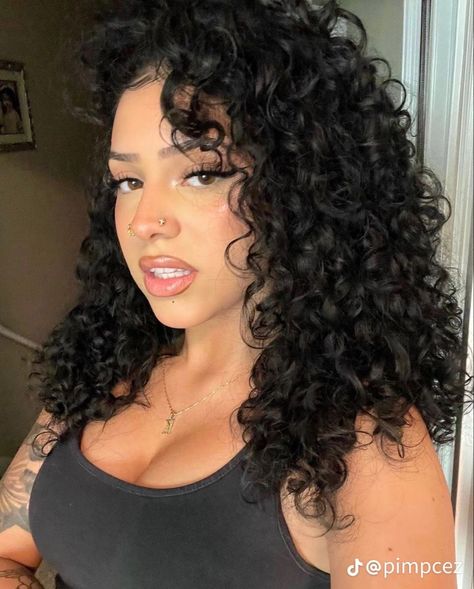 Curlyhead Girl, Curly Hair Selfie Instagram, Latina With Curly Hair, Light Skin Curly Hair, Baddie Curly Hair, Curly Hair Light Skin, Latina Curls, Curly Baddie, Curly Hair Baddie