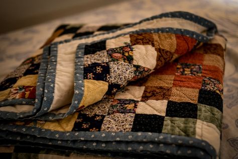 Vintage Quilt On Bed, Vintage Quilt Bedding, First Quilt Project, Quilt From Old Clothes, How To Make A Quilt, Quilting Aesthetic, Aesthetic Quilts, Cottagecore Quilt, Dark Quilt