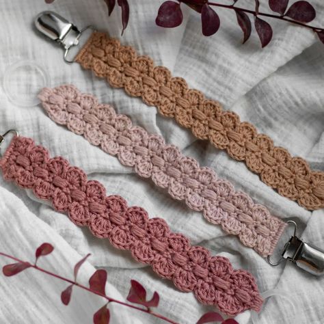 🌸 Coming Soon! 🌸 I'm thrilled to announce that my new pattern for the "Alva" pacifier clip will be released soon! This beginner-friendly design is simple to crochet and features lots of detailed photos to help you along the way. Stay tuned for the release and add a sweet, handmade touch to your baby's accessories. . . . . #CrochetLovers #HandmadeWithLove #EtsyShop #CrochetPattern #PacifierClip #BabyAccessories #CraftingCommunity #ComingSoon #CrochetAddict #MakersGonnaMake #EtsyFinds #Handma... Crocheted Pacifier Holder, Crochet Pacifier Holder Pattern Free, Crochet Dummy Clips Free Pattern, Crochet Pacifier Clip Pattern, Crochet Pacifier Clip Pattern Free, Pacifier Holder Pattern, Binky Clips Diy, Crochet Pacifier Holder, Crochet Pacifier