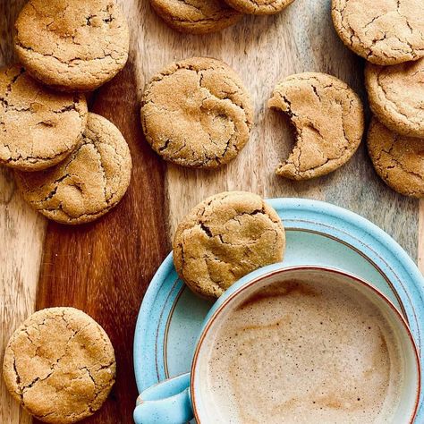 Gingerbread Molasses Cookies, Soft And Chewy Gingerbread Cookies, Cookie Recipes Thanksgiving, Spicy Gingerbread, Soft Gingerbread, Chewy Gingerbread Cookies, Soft Gingerbread Cookies, Easy Christmas Cookie Recipes, Recipes With Few Ingredients