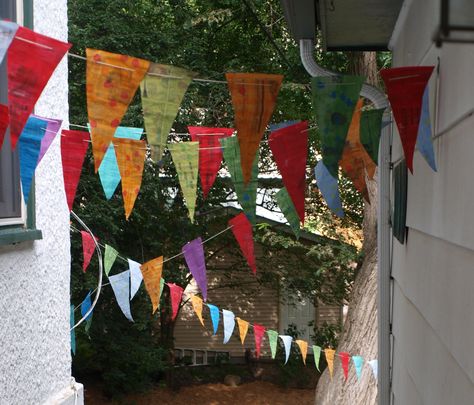 Painted newspaper party flags Newspaper Centerpiece, Newspaper Party Decorations, Diy Newspaper Backdrop, Newspaper Diy Decoration, Newspaper Garland Diy, Newspaper Birthday Theme, Party Flags, Train Party, Eco Friendly Decor