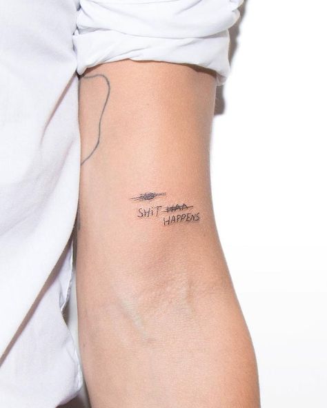 "Shit happens" Phrase Minimalist Tattoo Tato Dengan Makna, Tato Minimal, Tattoo Diy, Small Quote Tattoos, Female Tattoos, Tattoo Trend, Men Tattoos, Shape Tattoo, Handpoke Tattoo