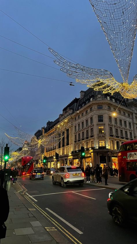 Regent Street London Christmas, Regents Street, London Christmas Market, Regent Street London, City Aesthetics, Blurry Pics, London Wallpaper, London Vibes, London Dreams