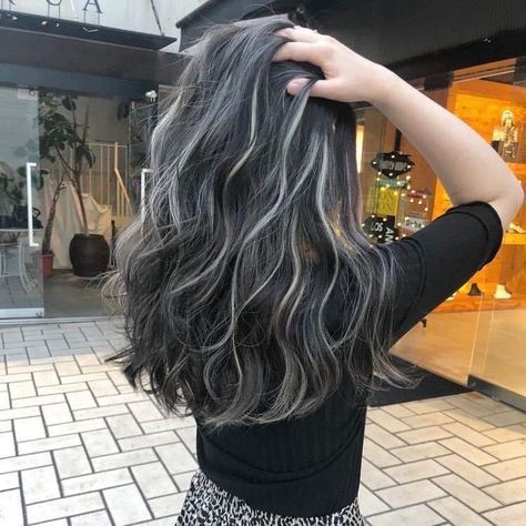 Grey Hair Transformation, Black Hair Balayage, Hair Color Underneath, Black Hair With Highlights, Dark Hair With Highlights, Hair Streaks, White Highlights, Brown Hair With Blonde Highlights, Colored Curly Hair