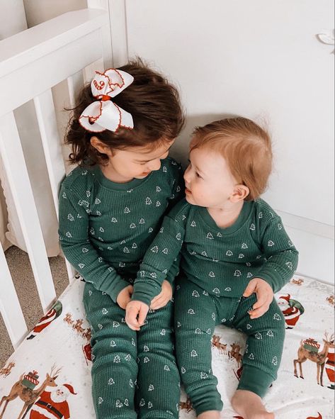 Minimal Christmas Pajamas, Neutral Family Christmas Pajamas, Toddler Girl Christmas Pajamas, Christmas Pjs Aesthetic Family, Jingle Bunnies, Family Pajamas Christmas Photo Ideas, Diy Christmas Pajamas, Christmas Pjs Family Picture Ideas, Toddler Christmas Pjs