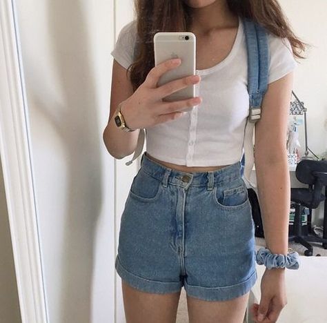 Style Année 90, Denim Shorts Outfit, Grunge Shirt, High Waisted Denim Shorts, K Fashion, Topshop Jeans, Mein Style, Indie Outfits, High Waisted Shorts Denim