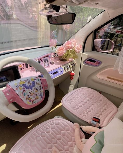 2023 Cars, Mirror Decor Ideas, Pink Car Accessories, Hello Kitty Car, Girly Car Accessories, Car Deco, Cool Car Accessories, Hanging Ideas, Aesthetic Car