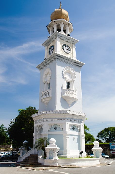 https://flic.kr/p/bqVCWt | Queen Victoria Memorial Clock Tower, Penang, Malaysia | A famous landmark of Penang, built in 1897 by a Penang Chinese tycoon - Cheah Chen Eok to commemorate the diamond jubilee of Queen Victoria's reign George Town Penang, Big Clocks, Penang Island, Victoria Memorial, Unusual Clocks, Victoria Reign, Hickory Dickory, Pulau Pinang, George Town