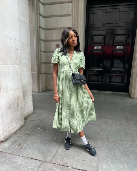 9 Stylish Trainers to Wear With Dresses This Season | Who What Wear Shoes To Wear With Dresses, Burgundy Nikes, Trainers Outfit, Reformation Dress, Dress Out, Neutral Outfit, Fashion People, Outfits Fashion, Who What Wear