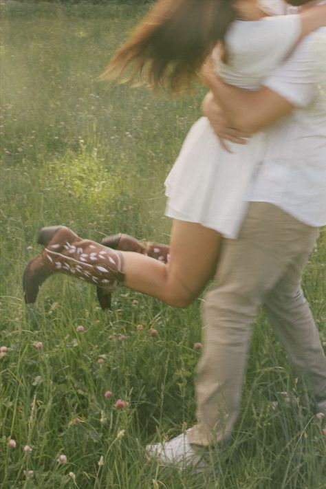 engagement photos north carolina engagement photographer wedding photographer outfit inspo Engagement Photos Western Outfit, Engagement Photos Outfits White Dress, Country Engagement Photos Outfits, White T Shirt Engagement Photos, Country Chic Engagement Photos, Spring Engagement Photos Outfits Country, Cowboy Boot Engagement Pictures, October Engagement Photos, Engagement Photos Running