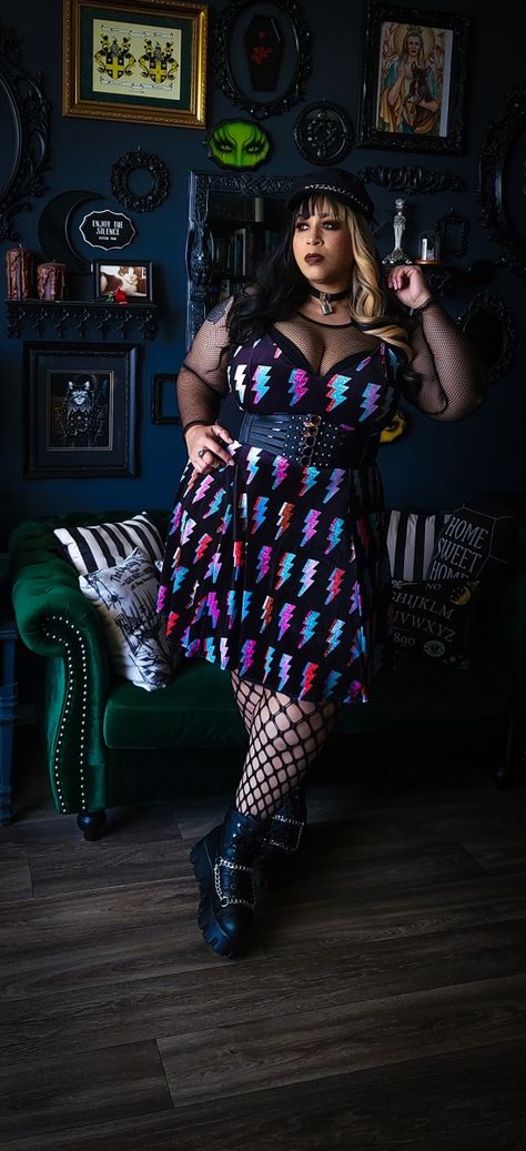 Thick Goth Plus Size, Plus Sized Alternative Fashion, Plus Size Alternative Outfits, Plus Size Alternative Fashion, Trans Things, Goth Plus Size, Black Alt, Alt Aesthetic, Plus Size Art