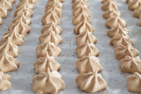 Maple Meringues, Maple Meringue, Sugarless Cookies, Whole Food Desserts, Meringue Cookie Recipe, Gluten Free Desserts Healthy, Meringue Desserts, Easy Gluten Free Desserts, Gluten Free Cookie Recipes