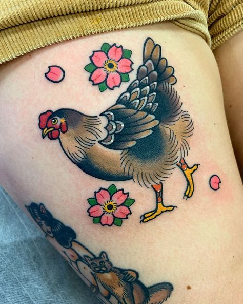 Avalon Todaro🐓 on Instagram: “A fun last minute cancellation filler this morning 😍🐓 done at @thegrandillusiontattoo #chickentattoo #melbournetattoo #chicken…” Hen Tattoo, Chicken Tattoo, Rooster Tattoo, American Traditional Tattoo, American Traditional, Skin Art, Pretty Tattoos, Tattoo You, Tattoos With Meaning