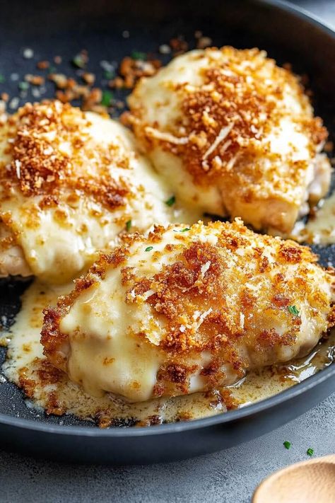 Longhorn Parmesan Crusted Chicken: A Festive and Irresistible Treat Long Horns Parmesan Crusted Chicken, Longhorn Sides, Chicken Parmesan Sides, Longhorn Parmesan Crusted Chicken Recipe, Parmesan Ranch Chicken, Turkey Entrees, Easy Parmesan Crusted Chicken, Longhorn Parmesan Crusted Chicken, Crumbed Chicken