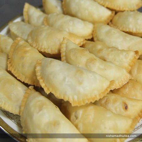 Semolina gujiya is all time favorite sweet for Indians. Gujiya becomes more delicious when prepared with semolina and dry fruits stuffing.  Recipe in English- http://indiangoodfood.com/1329-sooji-dry-fruits-gujiya-recipe.html (copy and paste link into browser)  Recipe in Hindi- http://nishamadhulika.com/1166-sooji-dry-fruits-gujhiya-recipe.html ( copy and paste link into browser) Karanji Recipe, Fruit Stuffing, Holi Sweets, Gujiya Recipe, Hebbars Kitchen, Modak Recipe, Hebbar's Kitchen, Indian Cooking Recipes, Dry Fruits