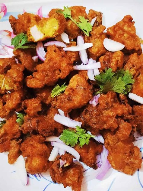 Hello reader, if you are an Indian food lover then you must like Kolkata,s famous street food, “chicken pakora recipe”. Chicken pakora is a pure Indian fried chicken recipe and very easy to cook. Evening Breakfast, Indian Fried Chicken, Chicken Pakoda, Chicken Pakora Recipe, Homemade Chicken Tenders, Chicken Pakora, Crunchy Chicken, Pakora Recipe, Kfc Recipe