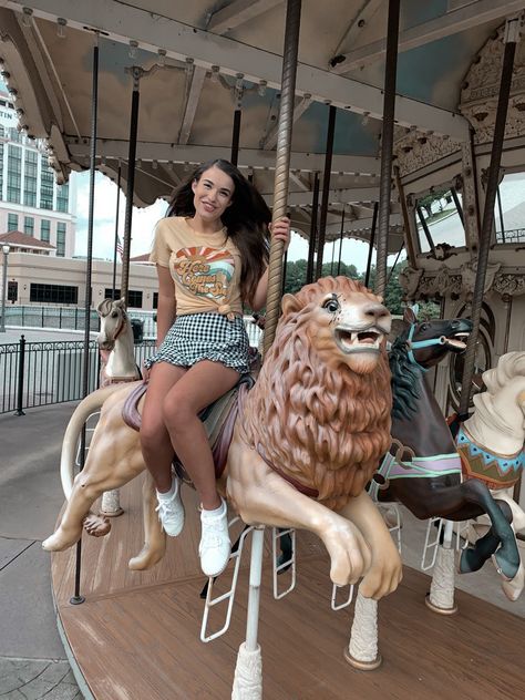 Carousel Pictures, Carousel Photoshoot, Carousel Photography, Carousel Animals, Park Ideas, Robert Frank, Friendship Goals, Art Poses, Amusement Park