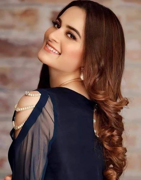 #PakistaniActress #AimanKhan #LifestyleAndBioGraphy 2020 | Dramen Ehemann, Haus , Vermögen #PakistaniStarsTv #PakistaniActress #AimanKhan Actress Hairstyles, Afghan Girl, Pakistani Wedding Outfits, Stylish Short Dresses, Pakistani Celebrities, Sleeves Designs For Dresses, Dp Stylish, Stylish Dresses For Girls, Pakistani Actress