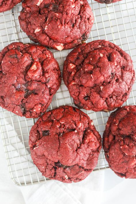 Large Red Velvet Cookies, Big Red Velvet Cookies, Giant Red Velvet Cookies, Big Chunky Cookie Recipe, Thick Red Velvet Cookies, Levain Red Velvet Cookie Recipe, Chunky Red Velvet Cookies, Red Velvet Chunky Cookies, Giant Soft Cookies