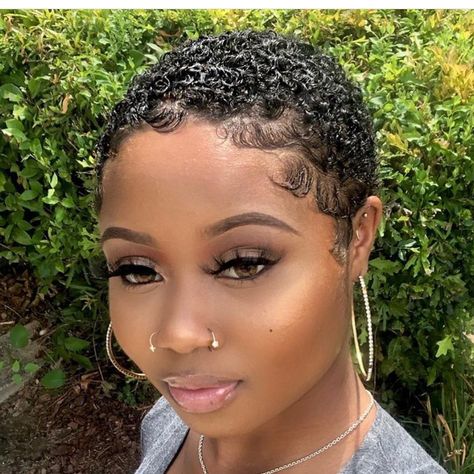 Rockin' It Natural on Instagram: “Curls and popping and edges are slayed @dominiquemeshall 😍😍😍!!! • You are Rockin’ It Natural❤!!! Follow us @RockinItNatural for daily…” Tapered Haircut Natural Hair, Big Chop Natural Hair, Natural Hair Twa, Future Hairstyles, Short Natural Haircuts, Short Natural Curly Hair, Black Hair Short Cuts, Tapered Natural Hair, Natural Hair Cuts