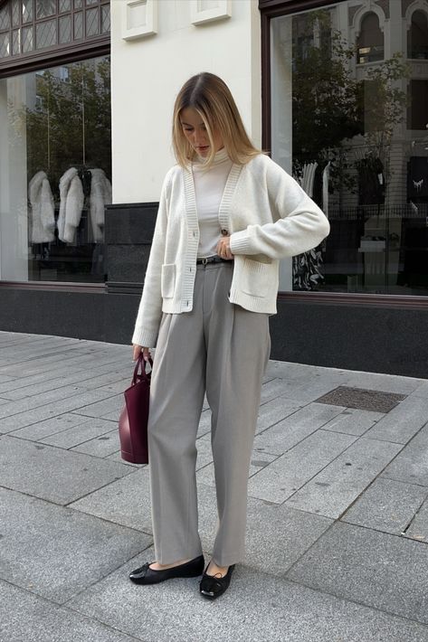 Uniqlo Cardigan Outfit, Uniqlo Women Outfit, Corporate Girlie, Uniqlo Outfit, Moda Casual Chic, Uniqlo Style, Teaching Outfits, Winter Fashion Outfits Casual, Stylish Work Attire