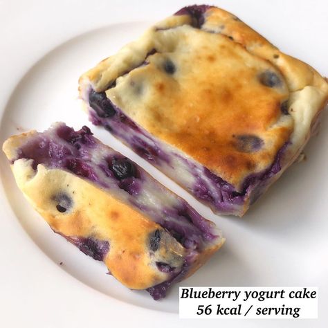 LOW CALORIE RECIPES 🧁 på Instagram: “BLUEBERRY YOGURT CAKE 💙 Tastes like a mix of cheesecake and regular cake, with fresh blueberries :)⁣ ⁣ Ingredients: (1 small loaf, 10 x 15…” Blueberry Yogurt Cake, Regular Cake, Low Calorie Cake, Low Cal Dessert, Blueberry Yogurt, Low Calorie Dessert, Healthy Food Dishes, Yogurt Cake, Low Cal Recipes