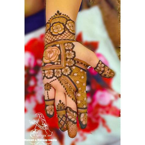 Buta Mehandi Design, Mehndi Designs Bridal Hands, Rose Mehndi Designs, Mehndi Designs For Kids, Mehndi Design Pictures, Modern Mehndi Designs, Engagement Mehndi Designs, Full Mehndi Designs, Henna Tattoo Designs Simple