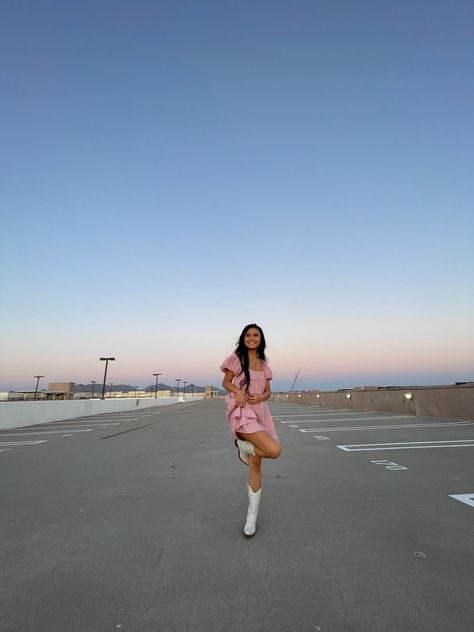 Parking Garage Photoshoot Outfit Ideas, Park Instagram Pictures, Photoshoot Ideas Parking Garage, Parking Garage Pictures, Top Of Parking Garage Photoshoot, Garage Pictures Instagram, Garage Photoshoot Ideas, Parking Garage Poses, Parking Garage Pics