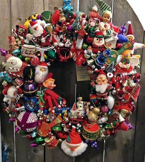 DIY Ornament Wreath Roundup - StampinFool.com Vintage Ornament Wreath, Vintage Christmas Crafts, Christmas Ornament Wreath, Table Of Contents, Winter Home Decor, Christmas Wreaths Diy, Vintage Christmas Decorations, Vintage Christmas Ornaments, Pisco