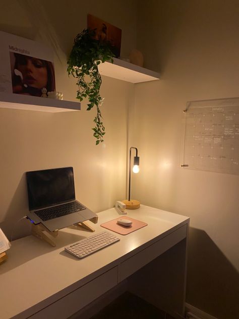 Desk With Macbook, Dorm Room Simple Minimalist, Studying Set Up, Room Inspo Desk Areas, Room Decor Simple Small Spaces, Minimalist Study Space, Clean Desk Inspiration, Table In Bedroom Ideas, Study Desk Ikea