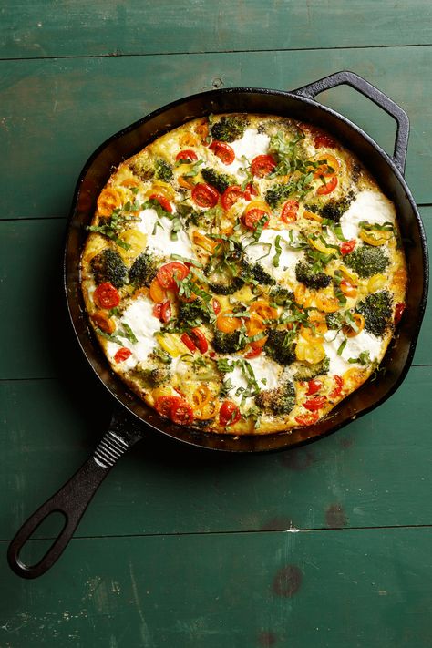 Frittata with Broccoli and Heirloom Cherry Tomatoes - Colavita Recipes Ricotta Frittata Recipes, Broccoli Eggs, Ricotta Frittata, Broccoli Frittata, Tomato Frittata, Egg Frittata, Snack Shack, Roasted Cherry Tomatoes, Frittata Recipes