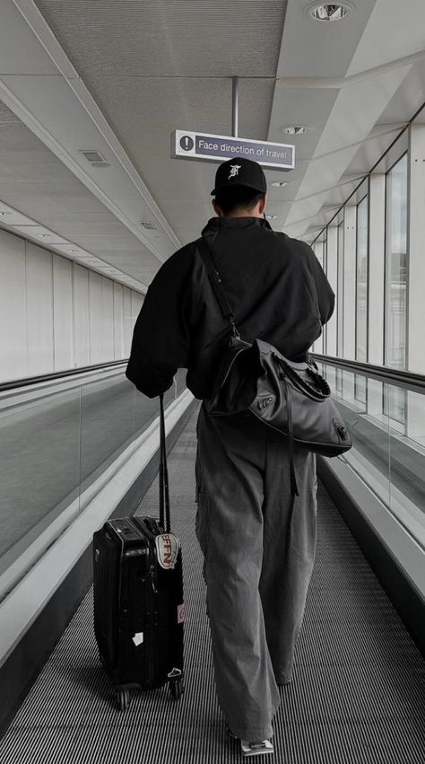 Guy Airport Outfit, Airport Aesthetic Outfit Men, Airport Guy Aesthetic, Airport Aesthetic Men, Airport Fit Men, Airport Outfit Men Travel Style, Airport Fits Men, Timothy Core, Airport Outfit Men