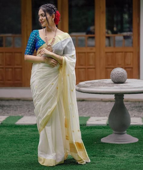 Ahaana Krishna Onam Saree, Kerala Saree Ideas, Ahaana Krishna In Saree, Kerala Saree Blouse Designs Traditional, Onam Saree Modern, Onam Hairstyle, Kasavu Saree Blouse Designs, Modern Onam Outfits, Set Saree Blouse Designs Kerala