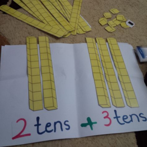 This manipulaive suits for adding tens  togather. It shows the total where the students can easily count the tens. I would be appropriate for adding tens and ones. It place value because the students will use the tens and ones table. Preschool Decorations, Spelling Word Activities, Number Learning, Tens And Units, Preschool Decor, Addition Activities, Maths Worksheets, Math Place Value, Math Journal