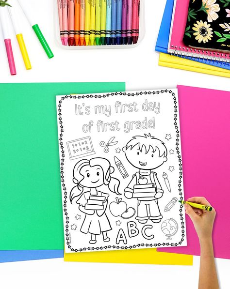 This free printable first day of 1st grade coloring page is a fun first day of school activity or a cute back to school photo sign. Activity For 1st Grade, First Day Of 1st Grade, First Day Of First Grade, First Day Of School Activity, Kids Printable Art, Free Wall Art, First Day Of School Activities, Photo Sign, Free Printable Wall Art