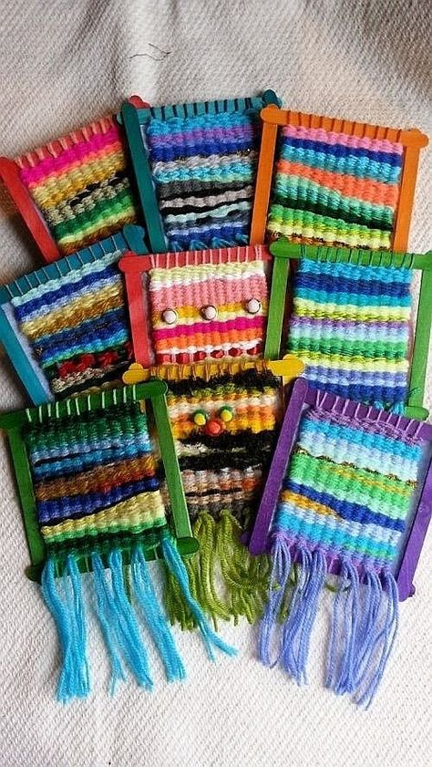 Weaving For Kids, Weaving Loom Diy, Summer Camp Crafts, Weaving Loom Projects, Colorful Paper, Easter Decorations Ideas, Elementary Art Projects, Easter Decorations Diy Easy, Homeschool Art