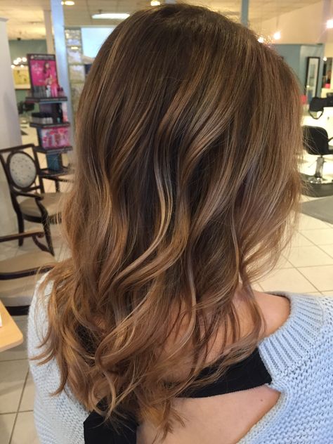 Shadow root Balayage Shadow Root Brown To Caramel, Balayage Pattern, Shadow Root Balayage, Root Balayage, Golden Highlights Brown Hair, Root Smudge, Goldie Locks, Highlights For Dark Brown Hair, Hair Change