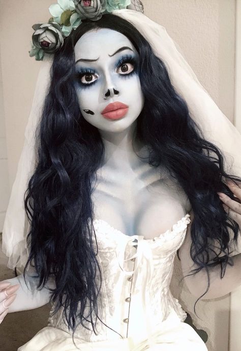 Corpse Bride Family Costume, Black Hair Halloween Costumes Women, Emily Corpse Bride Makeup, Creepy Halloween Costumes Women, Emily Corpse Bride Costume, Hallowen Schminke, Corpse Bride Makeup, Halloween Bride Costumes, Emily Corpse Bride