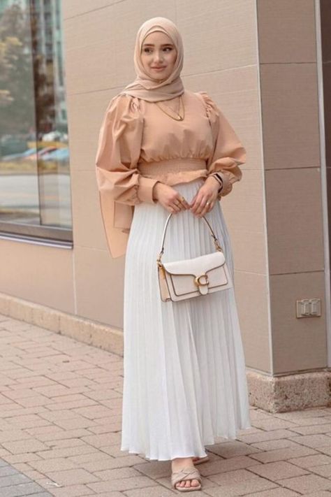 Style A Pleated Skirt, Modest Stylish Outfits, Hijab Outfit Ideas, Unique Hijab, Modern Hijab Fashion, Dress Modern, Muslim Fashion Outfits, Muslimah Fashion Outfits, Hijab Fashion Inspiration